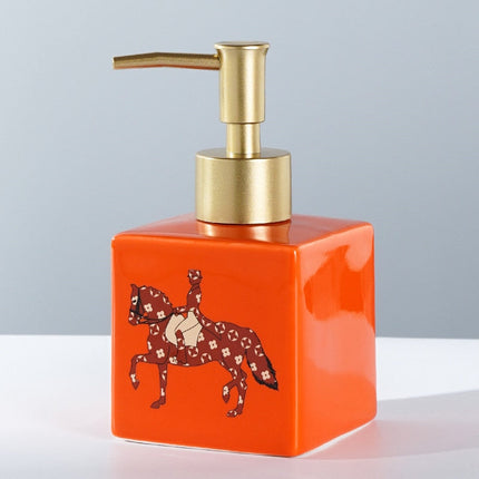 Saippua-annostelija koristeellisella hevoskuviolla