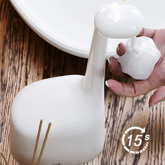 Kirahvin muotoinen automaattinen saippua-annostelija