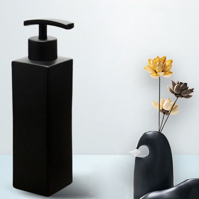 Musta saippua-annostelija ruostumatonta terästä