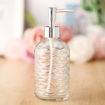 Lasinen saippua-annostelija aaltokuviolla