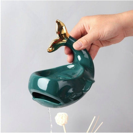 Keraaminen valaanmuotoinen saippua-alusta