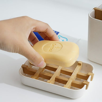 Valkoinen saippua-alusta bamburitilällä