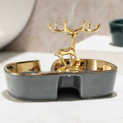 Keraaminen saippua-alusta kultaisella peuralla