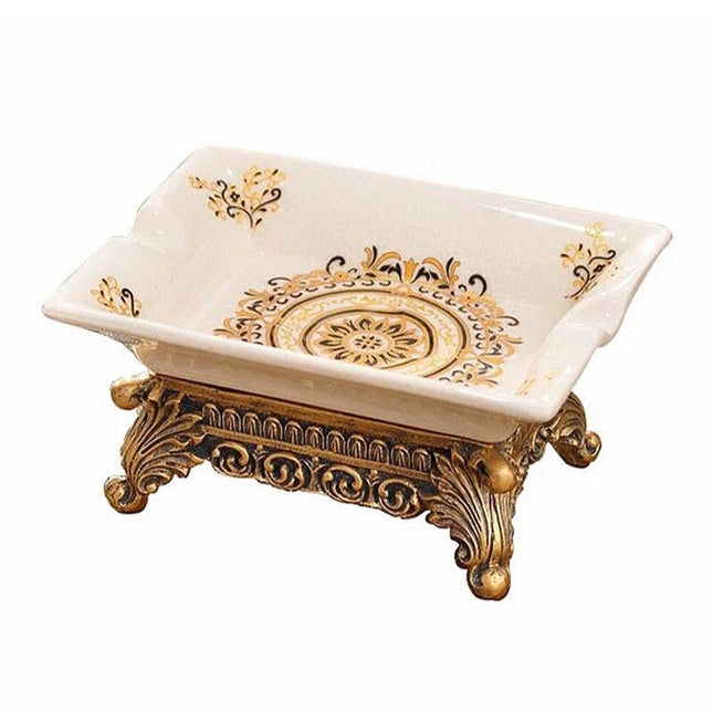 Vintage saippua-alusta kultaisilla yksityiskohdilla