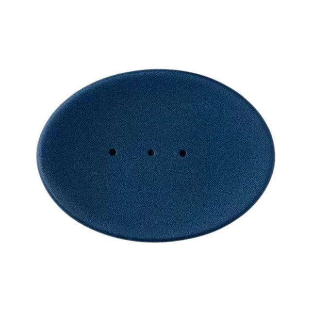 Valkoinen keraaminen saippua-alusta rei'illä